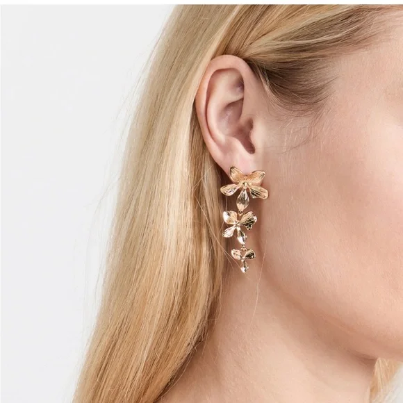 Shashi floral earrings - Picture 3 of 3